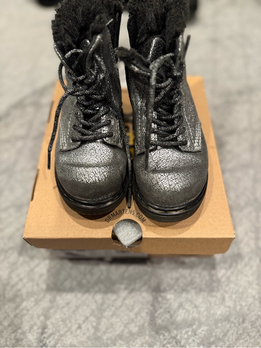Dr. Martens Kids Metallic Charcoal Lace-Up Fur-Trim Boots